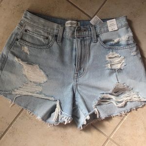 Abercombie Mid Rise Boyfriend Shorts